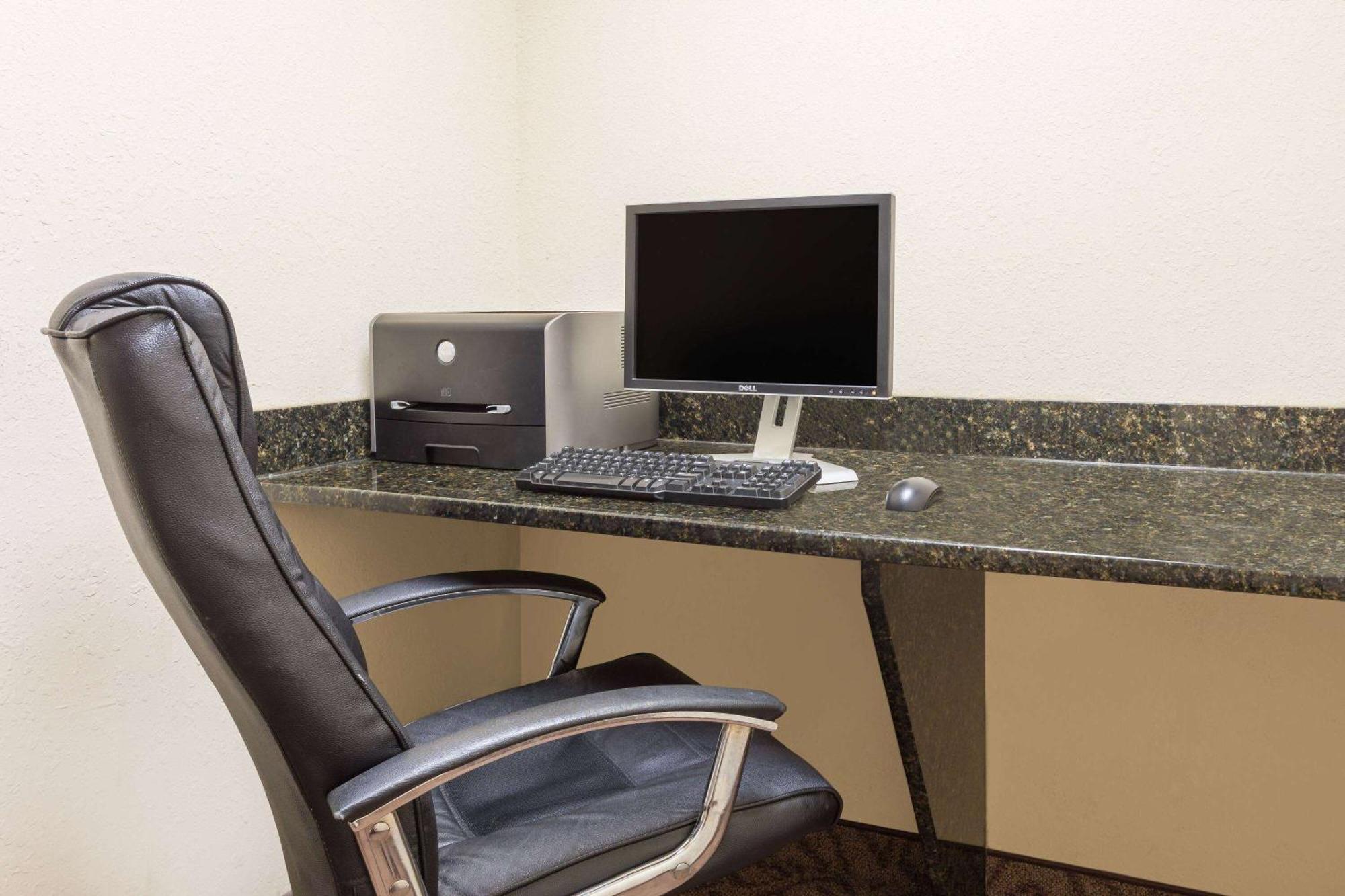 Days Inn By Wyndham Semmes Mobile Exteriér fotografie